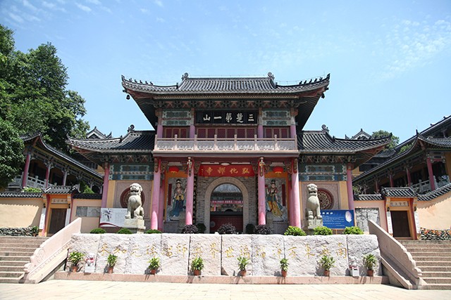 湖北东方山弘化禅寺牌匾（大）.jpg